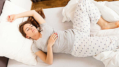 كيف تؤثر وضعية النوم على صحتك؟
