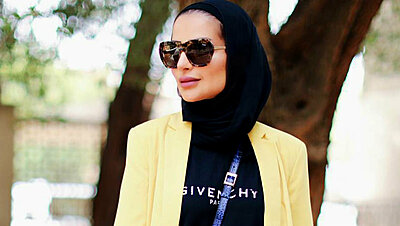 لفات حجاب مع النظارات الشمسية على طريقة مدوني الموضة المحجبات