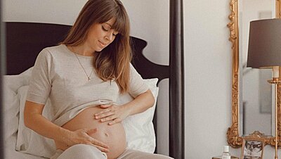 ٩ أشياء افعليها للعناية بالبشرة خلال فترة الحمل