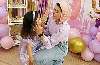 في عيد الأم: ياسمين مراكبي تحدثنا عن حياتها كأم ومدونة
