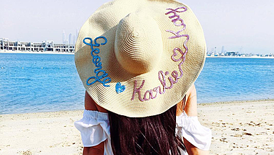 القبعة الخوص المطرزة... أحدث صيحات الصيف للفتاة الجرئية
