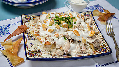 من المطبخ الشامي... طريقة عمل فتة الزبادي بالدجاج الشهية