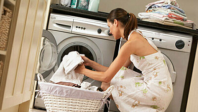 حيل ونصائح عند غسل الملابس في المنزل