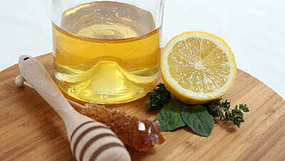 الليمون والعسل لأظافر خالية من التقصف