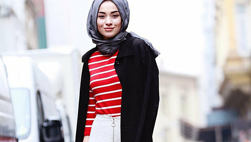 نصائح هامة لارتداء التنورة في الشتاء مع الحجاب