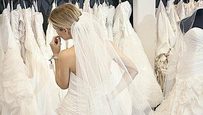 قبل شراء فستان زفافك... انتبهي لهذه الاعتبارات