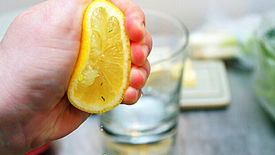 أكثر من ١٠ استخدامات مدهشة لليمون لا تعلمينها