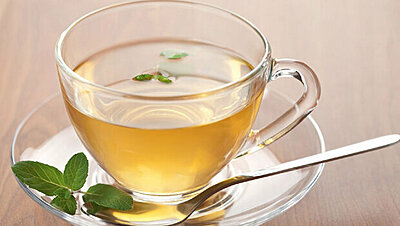 اكتشفي ٨ فوائد مذهلة للشاي الأخضر