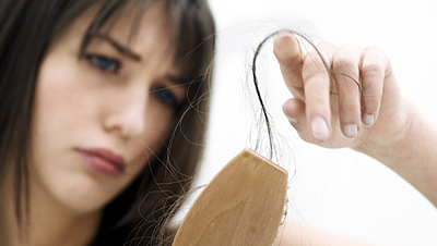 نصائح د/حنان الكحكي: علاج تساقط الشعر يبدأ من غذائك