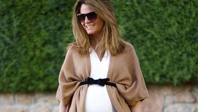أزياء حوامل: لمسات بسيطة ستجعل إطلالتك مميزة أثناء الحمل
