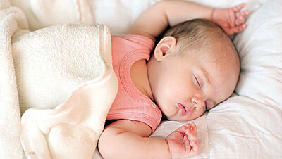 ١٠ طرق سحرية تساعد على تنويم الأطفال الرضع سريعاً
