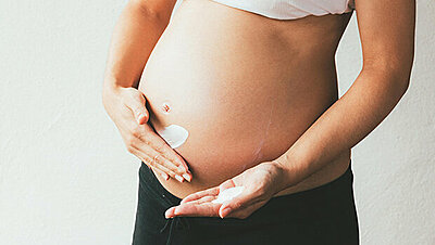 ١٠ مستحضرات للعناية بالبشرة يفضل تجنبها أثناء الحمل