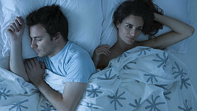 بطرق بسيطة اوقفي شخير زوجك أثناء النوم