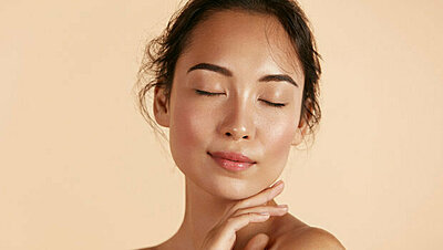 How Do You Deal With Oily Skin? Food, Products, and Make-up