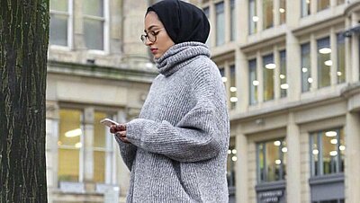 Hijabis, This One’s For You: How to Wear Long Pullovers With Skirts?