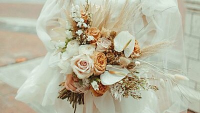 Blooming Trends: Bridal Bouquet Inspirations for 2023/2024