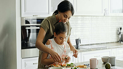 Smart Ideas on How to Introduce Cooking to Your Kids!