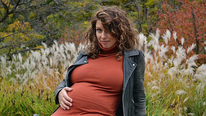 8 Fall Pregnant Fashion: How To Keep Warm And Stay Stylish?
