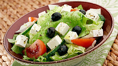 How to Make a Delicious Greek Salad Like Restaurants