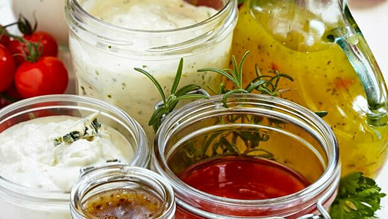 Salad dressing types and how to make them