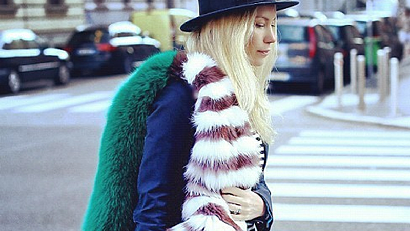 15 Photos to Show You How to Wear Faux Fur Stoles