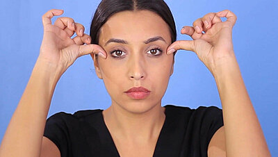 The Easiest 5-Minute Face Massage to Fight Wrinkles and Aging Signs
