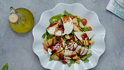 A Beautiful Peach and Mozzarella Salad That Is the Easiest Thing to Make