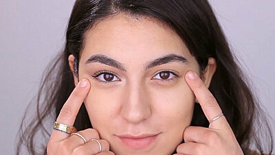 How to Easily Cover Dark Circles With Makeup With These Quick Steps