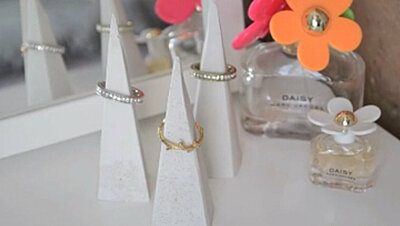 Video Tutorial: How to DIY Cute Ring Holders at Home
