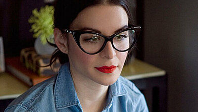 Your Guide to Wear Makeup With Glasses for a Night Look