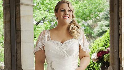 How to Choose Your Wedding Dress If You're a Plus-size Bride