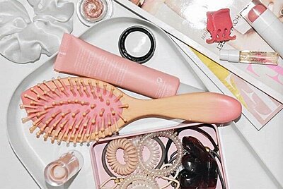 How to Clean Your Hairbrush Easily in 4 Steps