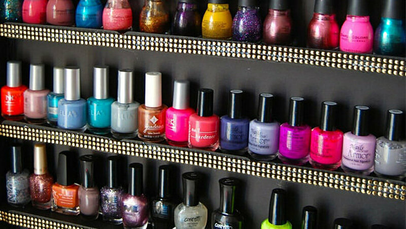 How to Revive Old Nail Polish