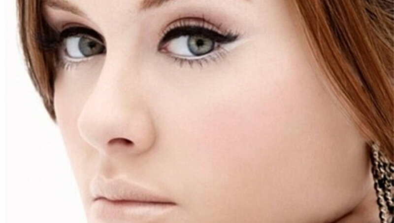 How to Use White Eyeliner in Your Makeup Routine