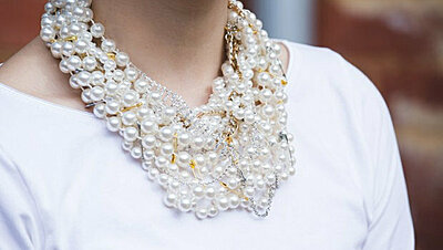 DIY Tom Binns Pearl Necklace with Safety Pins