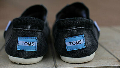 TOMS Partners Up with UNWRA to Provide Shoes for Palestinian Refugee Children