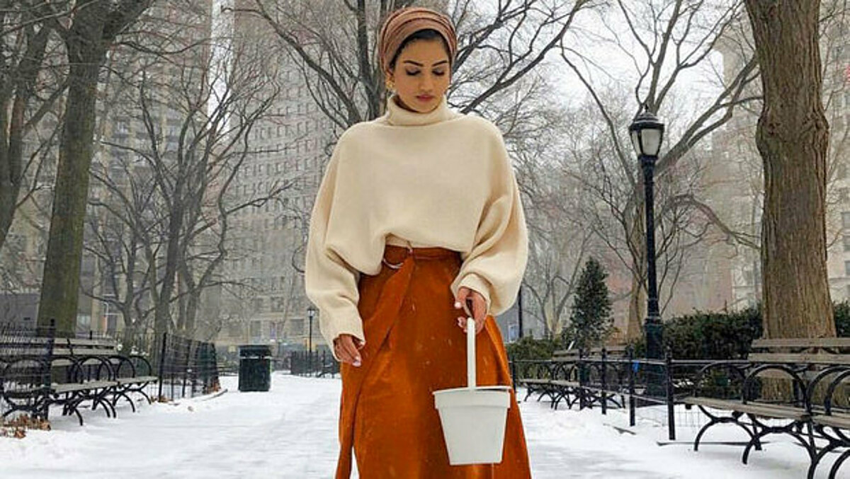 This Is How to Style Your Oversized Sweater with Hijab Differently