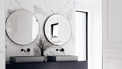 These Photos Will Remind You That Round Mirrors Exist and Are Beautiful
