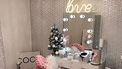 Vanity Mirrors That You'll Want to Stare into All Day