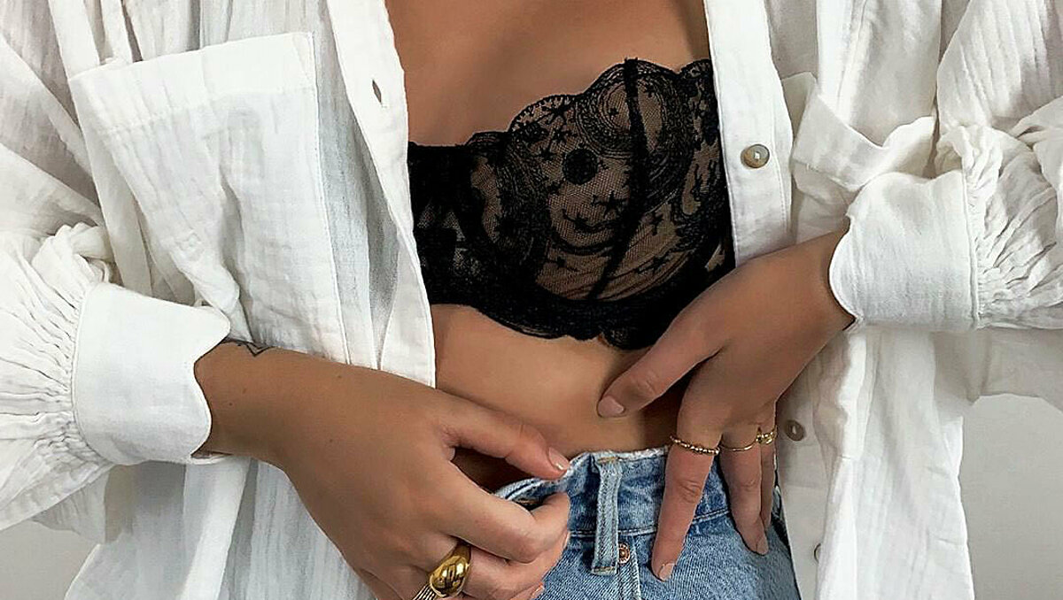 I'm a fashion expert – how to make sure your strapless bra never falls down  with a simple tying trick