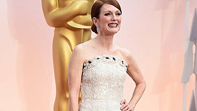 Oscars 2015 Fashion: Julianne Moore in Custom-made Chanel at the Red Carpet