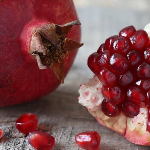 Pomegranate will keep your skin hydrated in Ramadan