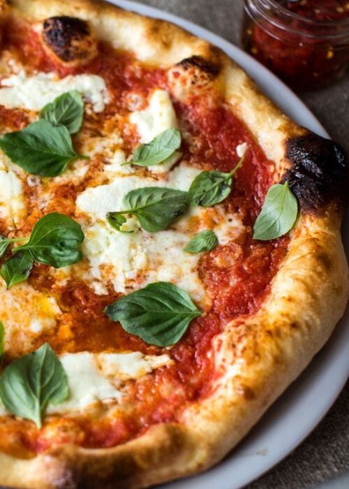 كل ما تودين معرفته عن البيتزا الإيطالية وتحضيرها بالمنزل