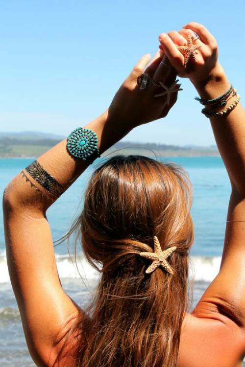 sea inspired hair clips hairstyle for the beach