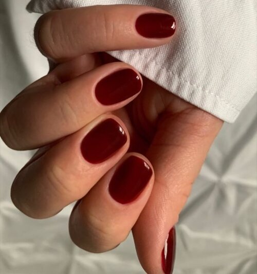 5 cool ways to wear the beguiling burgundy on your nails this season