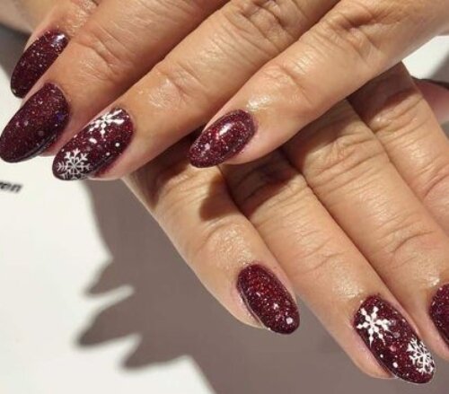 Rose gold and wine nails - DIYs.com | Bridesmaids nails, Rose gold nails,  Wine nails