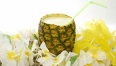 How to Make Pineapple Juice in a Pineapple Cup