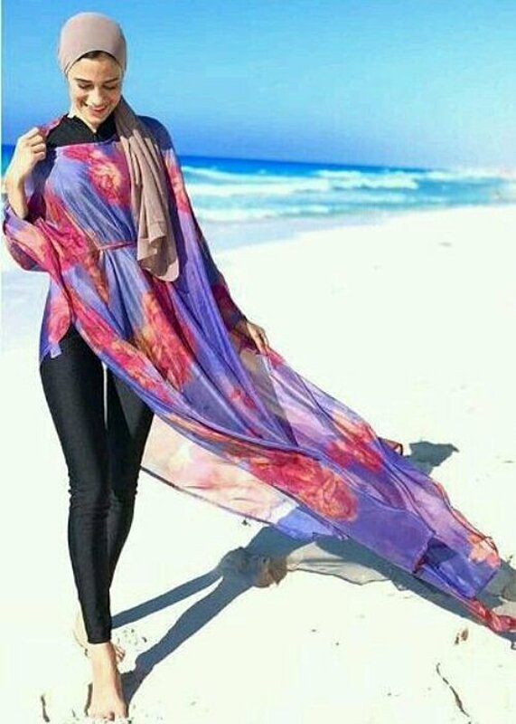 أفكار لتنسيق الكاش مايوه مع ملابس السباحة للمحجبات على الشاطئ
