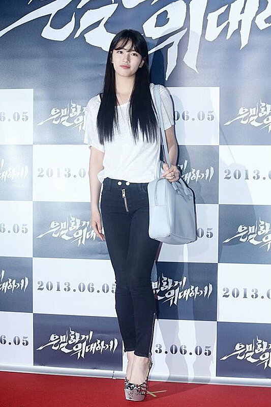الممثلة الكورية سوزي ترتدي لوبوتين