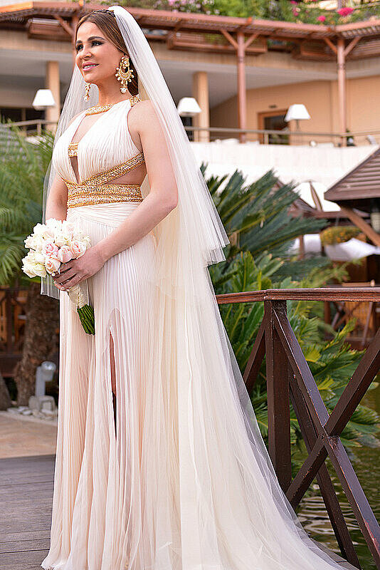 كارول سماحة تشبه آلهه الجمال في حفل زفافها